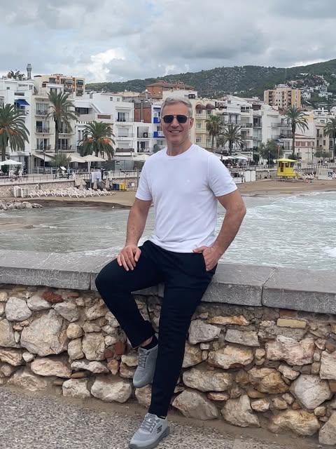 Barselona’nın güzel sahil kasabası Sitges’ten selamlar🙋‍♂️
Greetings from Sitges, Barcelona’s beaut