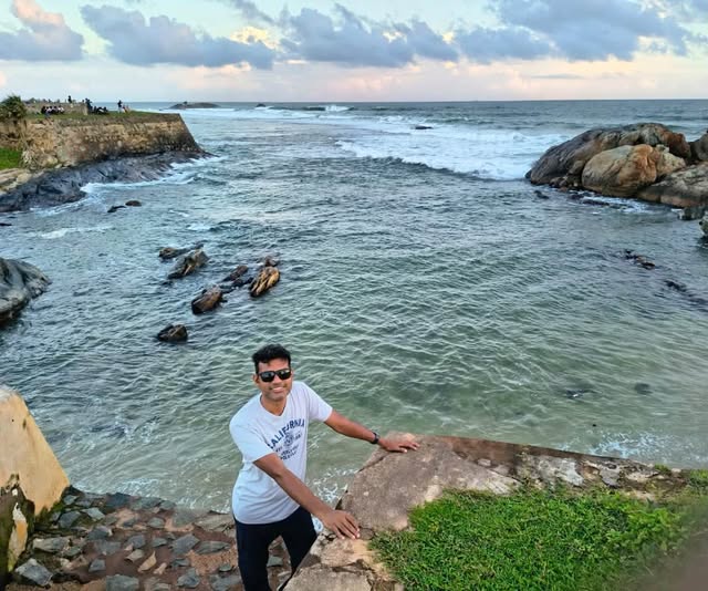 last week vacation on a sea side breeze
క్రిందటి వారం వెళ్లిన విహార యాత్ర