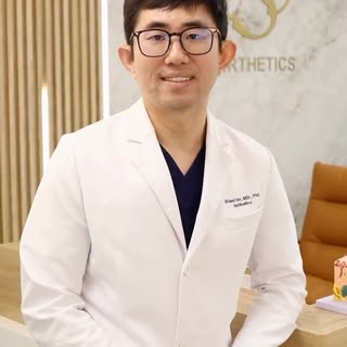I’m Dr. Han, founder and medical director of Hairthetics in Hallandale Beach, Florida.

My journey b