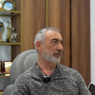 Saç ekimi bir işlem değil,
uzmanlık ve estetik bakış gerektiren bir süreçtir.

Her hastamız için öze