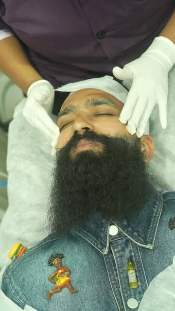 ✨ India’s First SSC Insta Glow Medi Facial ✨

2 crore+ salon facial ,
25–30 lakh+ facial,
aur 5–10 l