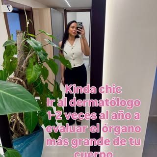 POV: dermatóloga.

✨ Kinda chic.
🧴 Kinda obsesionada con el protector solar.
💉 Kinda amante de los