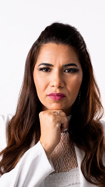 ⏳ Tempo é cabelo!

Se você percebeu que o cabelo está caindo mais, afinando ou perdendo volume, não 