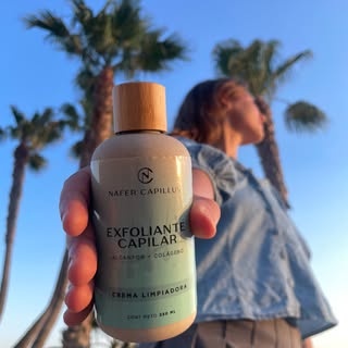 ¿Grasa, caspa y caída del cabello? 🚨 ¡El problema está en la raíz!
Cuando el exceso de sebo y la de