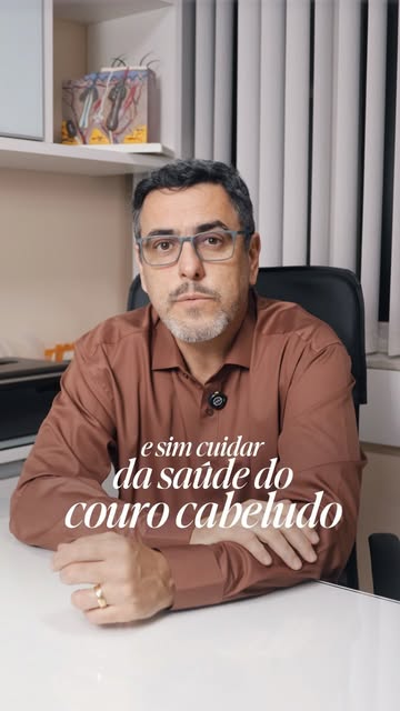 Antes de pensar em transplante, existe algo essencial: a saúde do couro cabeludo.

Coceira, escamaçã
