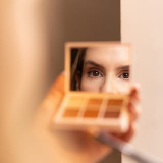 Como AFULÔ posiciona uma dermato especialista na saúde do cabelo?! 

A @marcelajunqueiradermato tem 