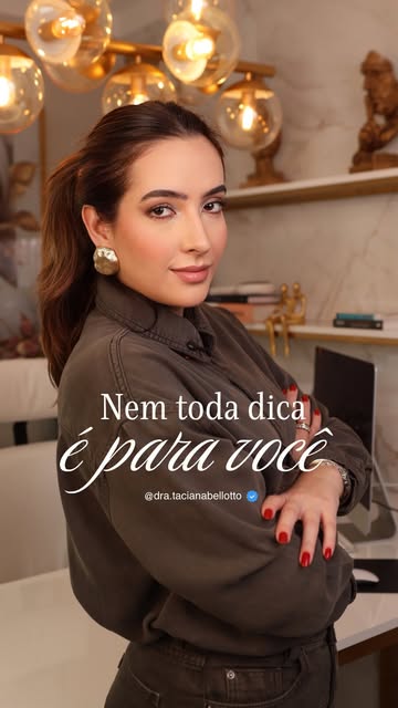 Sua pele não precisa do que está em alta.
Precisa do que faz sentido para ela.
Porque skincare não é