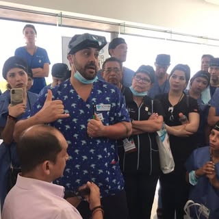 El Dr Juan Ruiz, Director Médico de CaPiLae, tiene una larga carrera como profesor en numerosos cert