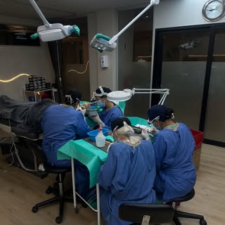 ✨FUE Hair Transplant In The Process✨

A new hairline doesn’t happen overnight… it starts right here.