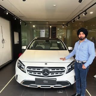 “Work hard park harder🚘 

Mercedes-Benz 🥂