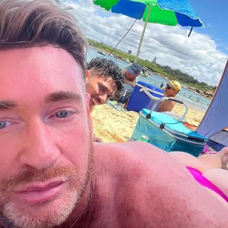 Suns Out Buns Out. Amazing day at the beach with @santi_novito