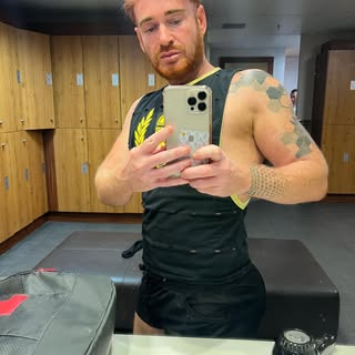 Worked out for a good 15 minutes so deserve the obligatory gym selfie