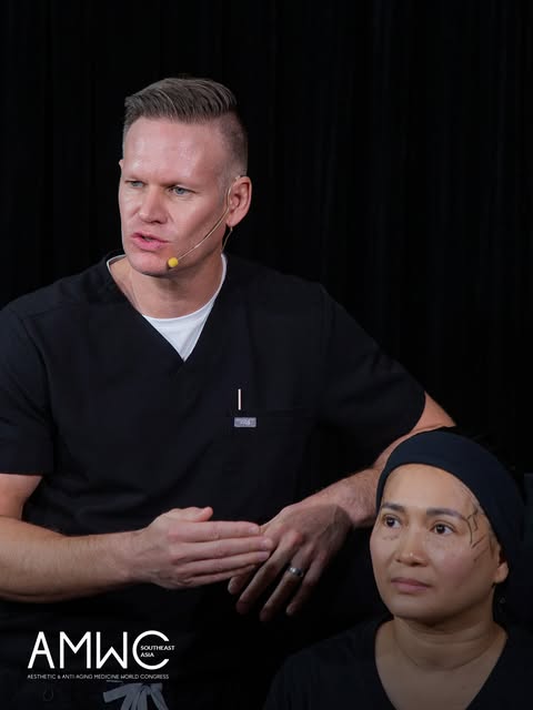 📽️ Throwback to unforgettable live demonstrations at AMWC Southeast Asia.

Watching a technique per