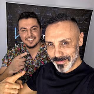Bu günkü misafirimiz  Ünlü Sinema ve Tiyatro Oyuncumuz Değerli  @umutoguz İdi kedisinin Saçında 5 ke