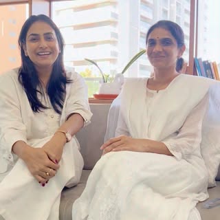 @dr.purva.bambhania - my dermatologist, my go-to person for everything skin.
Love doing these casual