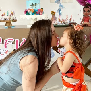 Viva a minha Sofia! 🌸🎉 
Só 2 aninhos, mas parece que você sempre esteve aqui! Acho que porque a ge