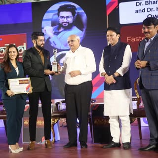 🥇 Surat's Fastest Growing Skin Clinic 🏆 Award was given to Sparsh Skin and Hair Clinic by respecte