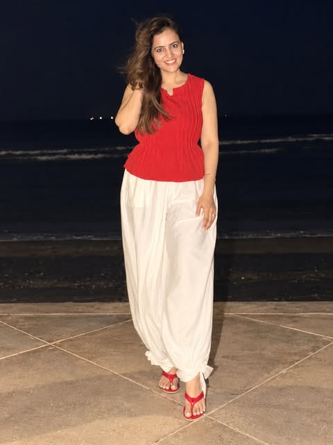 Red & radiant ❤️
#beachvibes #beach #instamood #red #evening