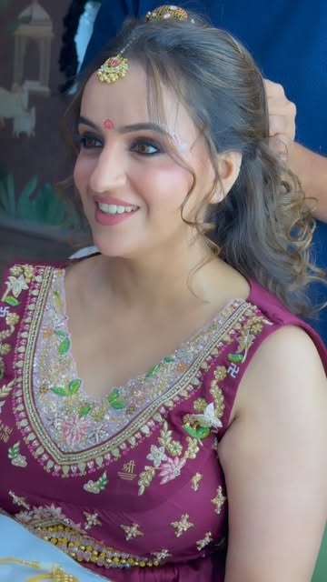 A face you already love.The lehenga sets the tone.The jewellery tells the story.The face makes it un