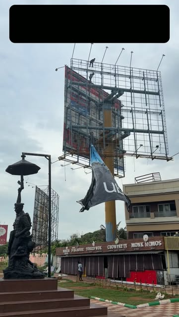 A hoarding is replaceable. A human life is not.

Vizag Beach Road. Workers several metres above the 