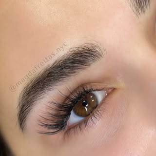 Beauty is not about changing who you are—it’s about enhancing what makes you unique.
A flawless brow