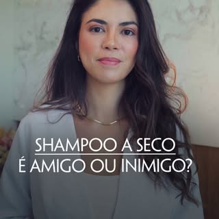 O shampoo a seco pode ser um ótimo aliado… mas não substitui a lavagem do couro cabeludo.

Ele ajuda