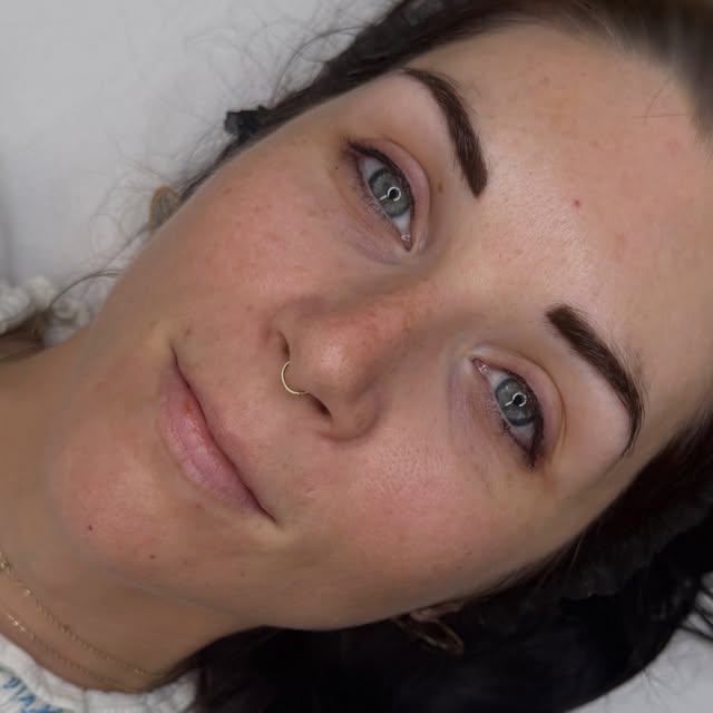 Old Microblading cover up for the beautiful Bride to be👰🏻‍♀️

She came to me with previous Microbl