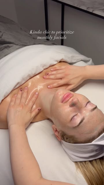 Monthly facials = the ultimate form of self-care 
Your skin will thank you 🙏 

#MedicalAesthetics #