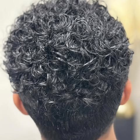 🚨 Looking older than you feel because of hair loss? It doesn’t have to stay that way.

Hair loss ca