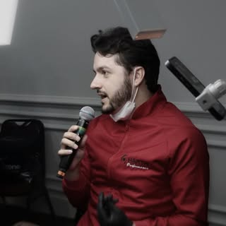 O sucesso é sobre nunca desistir, superar desafios e acreditar em si mesmo. É um lembrete de que cad