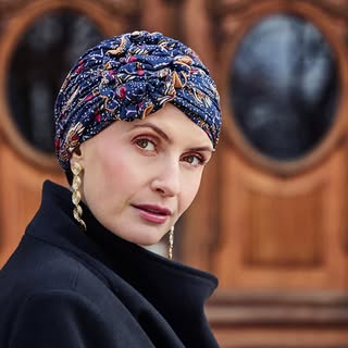 🌙 AMBER GARDEN 🌿

Een nachtelijke achtergrond, warme aardetinten en subtiele paisley-details…
Maak