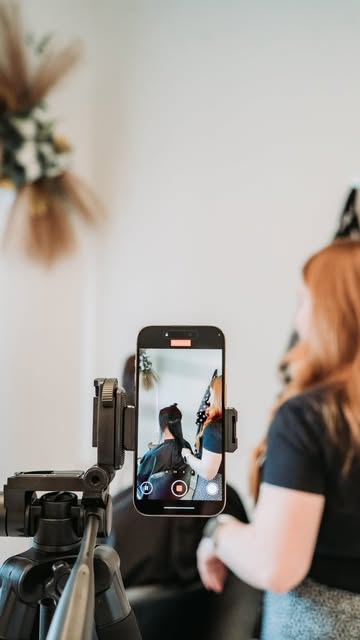 Running a business AND trying to keep social media alive is difficult 😅

Let me know below or in a 