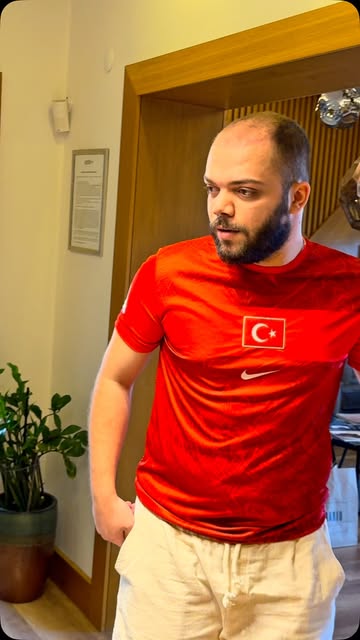 1 ayda saç çıkmadı diye hesap sormaya gelmeyin… 😂
Daha filmin fragmanındayız. 🎬

Final için biraz 