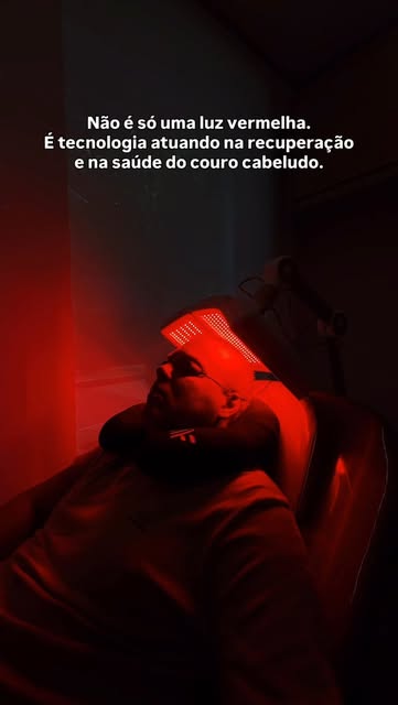 Mais tecnologia chegando para potencializar nossos protocolos capilares. 

A fotobiomodulação utiliz