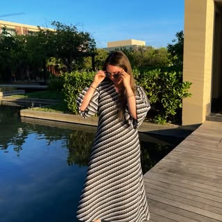Fit check vacation edition 🌴 

Hair @shiracustomwigs 
Dress @houseoflancry 
Shoes @stevemadden 

#v