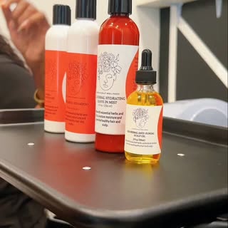 🔬 It’s more than just looking at your scalp—it’s understanding what your hair & scalp need. 🌿

Dur