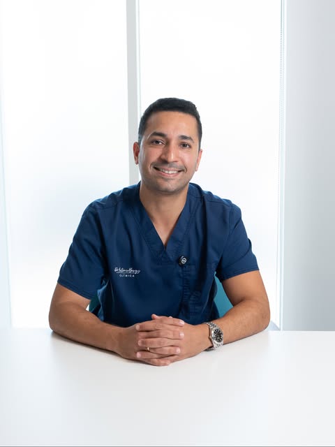 Una mirada puede cambiar mucho más de lo que imaginas.

En este caso realizamos una blefaroplastia i