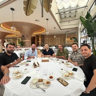 Futbolun ustasıyla , sahaların sanatçısı ve harika bir insanla birlikte teşekkürler @ardaturan #ilha