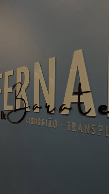 Mais um capítulo do transplante capilar do @maezonomario por aqui. Hoje foi dia de consulta com o @d