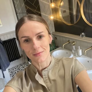 Hi 👋🏼 

This is me, Gemma, I am a micro pigmentation technician trained at the prestigious Finishi