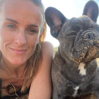 #throwback Sunny days make me crave the beach 🏝️☀️

#takemeback #dogsofinstagram #frenchbulldog