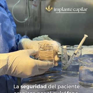 🩺 Un implante capilar sigue siendo un procedimiento quirúrgico 

Por eso, realizarlo en un quirófan