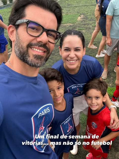 Algumas vitórias acontecem no campo. Outras, a gente só percebe quando chega em casa.

Começamos nos