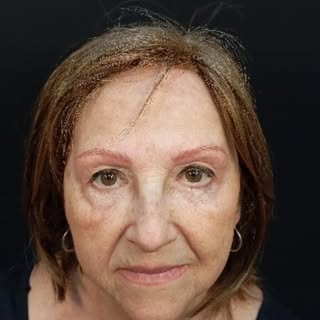 ✨ Unas cejas pueden transformar por completo una expresión... y este es el mejor ejemplo.
En este ca