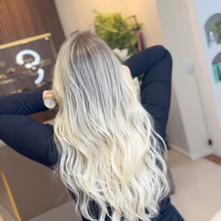 Saindo mais um loiro por aqui… ✨

Muito mais do que uma transformação no visual, é uma devolução de 