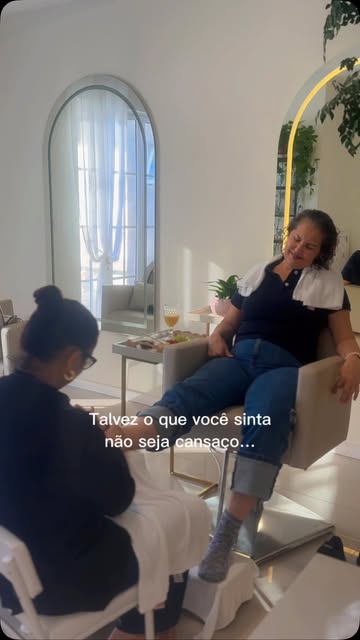 Entre tantos presentes, ela escolheu dar tempo, cuidado e amor. Filha surpreende a mãe com uma exper