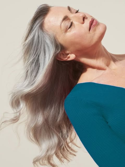 Hair loss doesn’t have an age limit and neither does wanting to feel confident in your hair. 👀 Expl