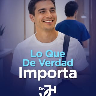 Lo más gratificante de mi profesión no es solo transformar una imagen, sino devolver la confianza.

