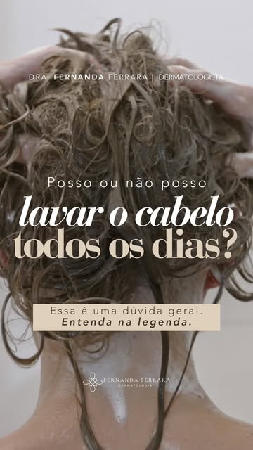 Pode lavar o cabelo todos os dias?

Pode.

E, para muitas pessoas, principalmente quem tem o couro c