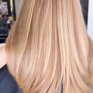 One keratin treatment = less frizz, more shine, and effortless hair days✨😮‍💨😍

Service done by @y